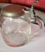 Szklany przedwojenny Kufel cynowa pokrywa 0.4 l  grawer  
