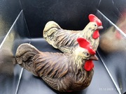 Dwie ceramiczne kury ręcznie malowane – dekoracja, idealny stan