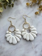 Wiszące kolczyki z tłoczeniami w kolorze białym z gliny polimerowej 