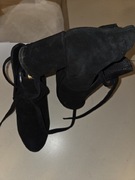 Obuwie damskie Botki wiązane na koturnie 