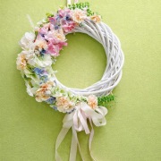 Wianek na drzwi 38 cm pastelowy wiosenny handmade z kokardą
