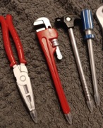 Zabawny prezent dla mechanika długopis kombinerki, klucz 