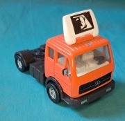 Stary ciągnik siodłowy Matchbox - Mercedes-Benz NG, lata 80 XX wieku