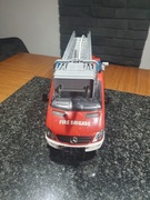 Bruder straż pożarna z pompą wodną