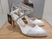 satynowe czółenka Buffalo roz. 37 wkładka 23,5 cm nowe kość słoniowa fit