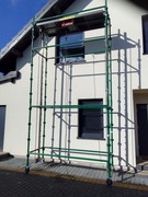 Pomost roboczy z bezstopniową regulacją podestu 