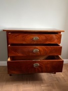 Komoda w stylu Biedermeier