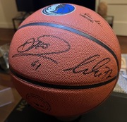 Piłka Wilson Dallas Luka Doncic Dirk Nowitzki z autografami i certyfikatem