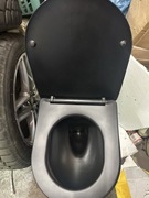 WC miska wisząca czarna z deską wolno opadającą