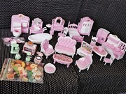 Duży zestaw mebelków do domku dla lalek