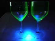 kieliszki ze szkła uranowego