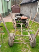 Ciągnik sam z przyczepką 