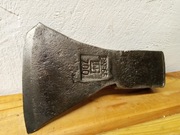  Stara siekiera 654g. Uszkodzona krawędź 
