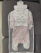 Nowy zestaw 4 szt Mini Mome 62 cm pajacyk body czapka śliniak 