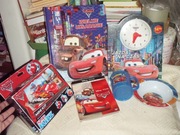 AUTA - 2 książki, puzzle, zegar, film DVD, miseczka, kubek, zabawka