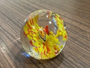 Śliczna szklana kula ozdoba przycisk do papieru 