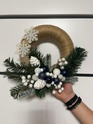 Ręcznie wykonany wianek świąteczny