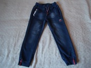 Świetne miękkie jeansy chłopiec 122/128 Happy House