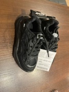 Kids sneakers 26size 