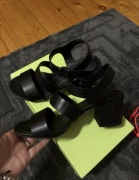 Buty sandały na słupku czarne 37