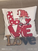 Zestaw poduszka + napis stojący love na Walentynki 