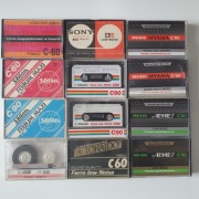 Zestaw 12. kolorowych kaset vintage