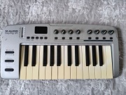 Kontroler MIDI M-Audio KeyRig 25 na części