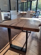 Ława dębowa zalana żywicą