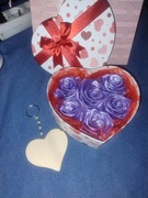 Pudełko z wiecznymi różami i brylokiem do własnego napisu 