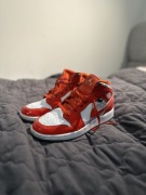 Jordan 1 Mid SE Barcelona Sweater 40