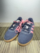 Stylowy model Adidas Breaknet Sleek, r.38 2/3 – modny i wygodny wybór!