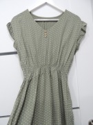 oliwkowa zielona sukienka rozkloszowana w białe groszki M
