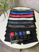 Zestaw 5 męskich bokserek w pudełku prezentowym.