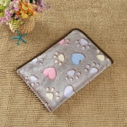 Kocyk typu polar dla psa lub kota ,z motywami łapek 100x70 cm , NOWE