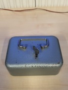 Kasetka metalowa na pieniądze z kluczem solidna