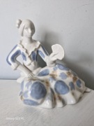 Stara figurka porcelana sygnowana C100 Dama z wachlarzem