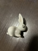 Mała figurka porcelanowa 