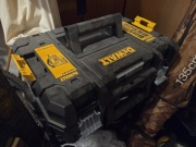 Fajna skrzynka dewalt 