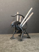 Figurka Xenomorph organizer na długopisy 