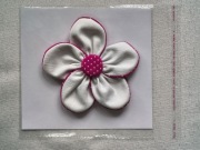 Kwiat - ozdoba sukienki, sweterka, bluzki, koszulki