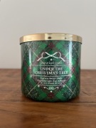 Bath & Body Works Under the Christmas Tree – świeca zapachowa 411 g