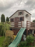 Drewniany domek ogrodowy dla dzieci