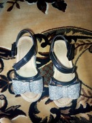 Sandałki dla dziewczynki 