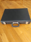 Neseser z dwoma zamkami