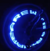 LED Światło na wentyle rowerowe Napis Lampka na koło rower Niebieski