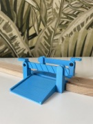 Przejazd Kolejowy z Ruchomymi Szlabanami – Element makiety 3D IKEA BRIO