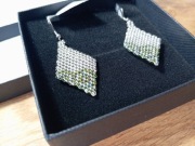 Kolczyki szyte z koralików 