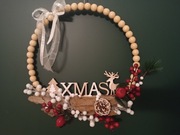 Świąteczny wianek na drzwi, korale