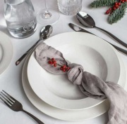 Zastawa stołowa. Elegancka czerń i subtelna biel. Cena do negocjacji.