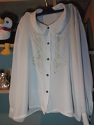 Piękna haftowana koszula